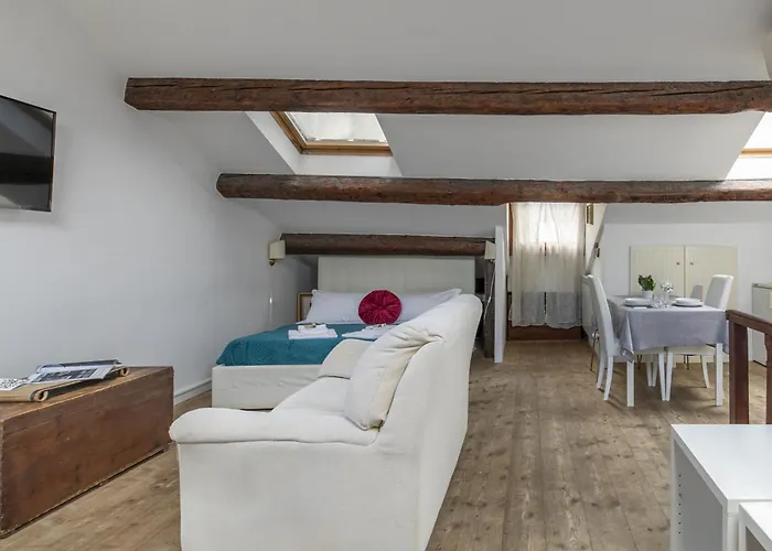 Nice Lovely Attic For 4 Person With Wifi - A/C