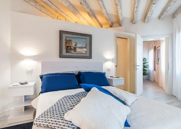 Biennale 1 & 2 , Elegant Apartments 15 Min Walk From St Marks Square - Venice Heaven Apartments Collection